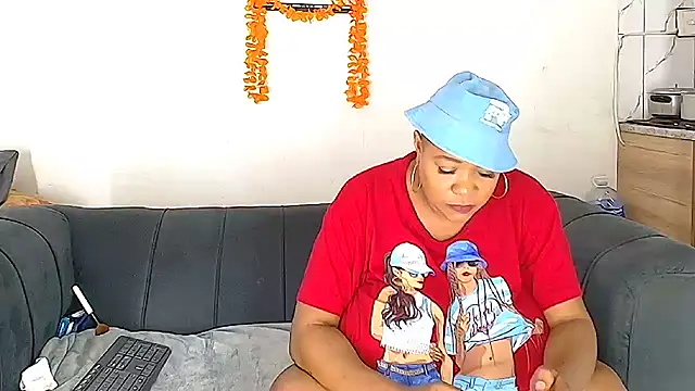 BUSTYQUEEN56  online show from April 18, 2026, 11:01 am