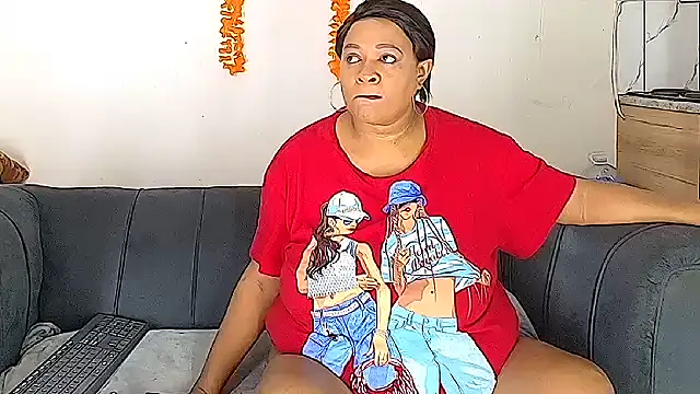 BUSTYQUEEN56  online show from April 19, 2026, 5:25 pm