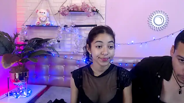 Snapshot of Aronandmoli69 chatting on April 23, 2026, 12:29 pm Aronandmoli69 online show from April 23, 2026, 12:29 pm
