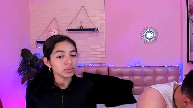 Snapshot of Aronandmoli69 chatting on May 8, 2026, 12:09 pm Aronandmoli69 online show from May 8, 2026, 12:09 pm