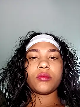   Perla   online show from May 6, 2026, 10:25 pm
