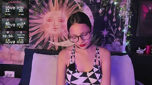 LaxiViolet online show from August 1, 2026, 9:24 pm