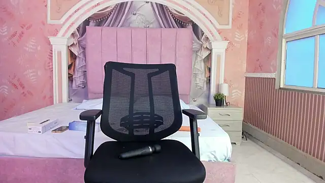 Dulce violetta  online show from May 26, 2026, 7:12 pm