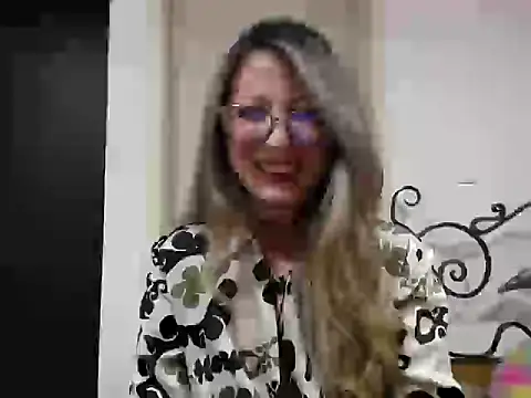 VALELUXX online show from May 15, 2026, 2:20 am