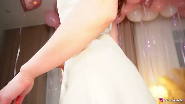 Anya Angeel online show from April 17, 2026, 8:44 pm