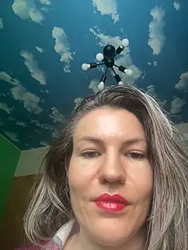 evaprolove online show from April 15, 2026, 9:48 am