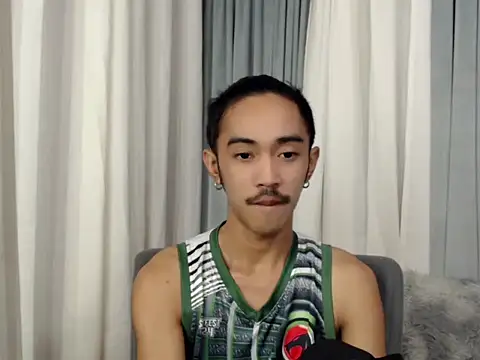 Snapshot of crocodale chatting on May 4, 2026, 12:19 pm crocodale online show from May 4, 2026, 12:19 pm