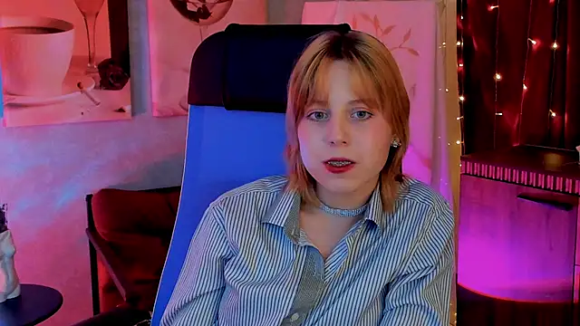 VivienneHebert online show from April 18, 2026, 1:57 pm