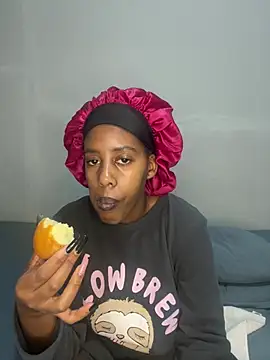 petite bee online show from May 24, 2026, 3:23 pm