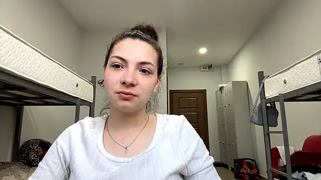 Snapshot of SharieLangan chatting on April 16, 2026, 4:19 pm SharieLangan online show from April 16, 2026, 4:19 pm
