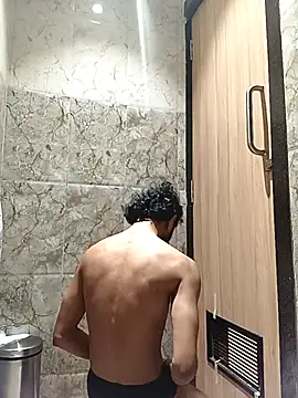 itsmemadhu2019 online show from May 6, 2026, 7:51 pm