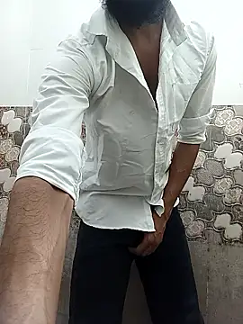 itsmemadhu2019 online show from May 17, 2026, 12:38 pm