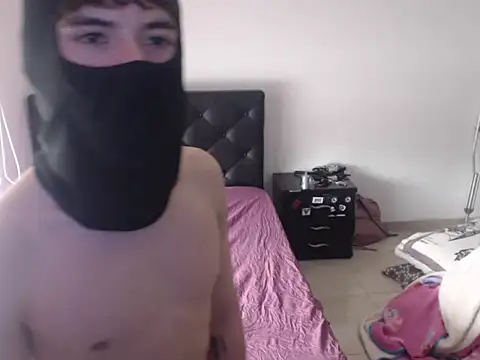 Snapshot of baretic0 chatting on April 16, 2026, 9:15 pm baretic0 online show from April 16, 2026, 9:15 pm