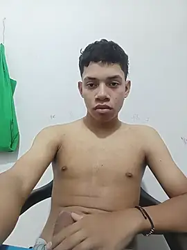 Snapshot of curious_straight_guy chatting on June 29, 2026, 1:45 am curious straight guy online show from June 29, 2026, 1:45 am