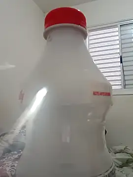 Snapshot of welltommy2001 chatting on April 13, 2026, 2:10 pm welltommy2001 online show from April 13, 2026, 2:10 pm