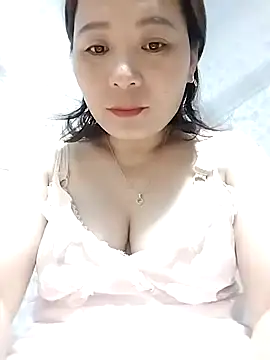 ManaMi-Amii online show from April 22, 2026, 2:13 pm