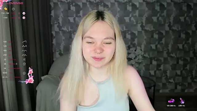 Snapshot of Anna_Delon chatting on April 22, 2026, 4:36 pm Anna Delon online show from April 22, 2026, 4:36 pm