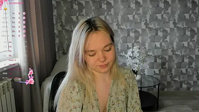 Snapshot of Anna_Delon chatting on April 23, 2026, 12:29 pm Anna Delon online show from April 23, 2026, 12:29 pm