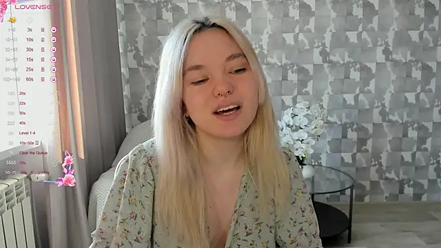 Snapshot of Anna_Delon chatting on April 23, 2026, 7:04 am Anna Delon online show from April 23, 2026, 7:04 am