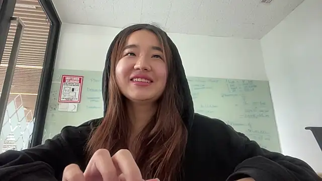 Snapshot of MalloryAlpis chatting on April 16, 2026, 8:59 am MalloryAlpis online show from April 16, 2026, 8:59 am