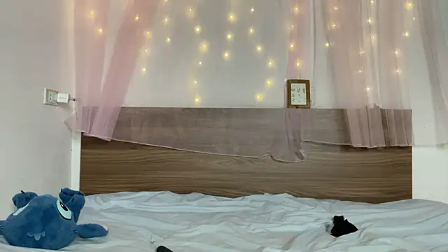 Snapshot of shy_pink_doll chatting on June 9, 2026, 3:24 pm shy pink doll online show from June 9, 2026, 3:24 pm