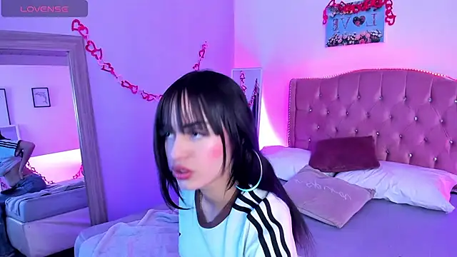 Antonella Bratzz4 online show from May 1, 2026, 9:53 pm