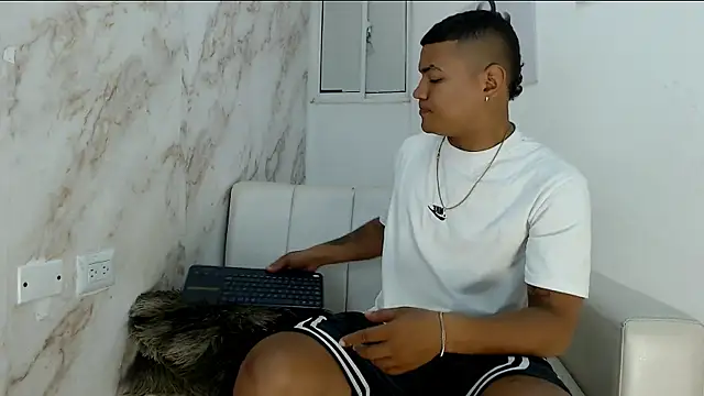 Snapshot of Dante__jons chatting on May 25, 2026, 3:50 am Dante jons online show from May 25, 2026, 3:50 am