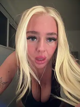 Vanillaheavennn online show from April 13, 2026, 8:46 pm