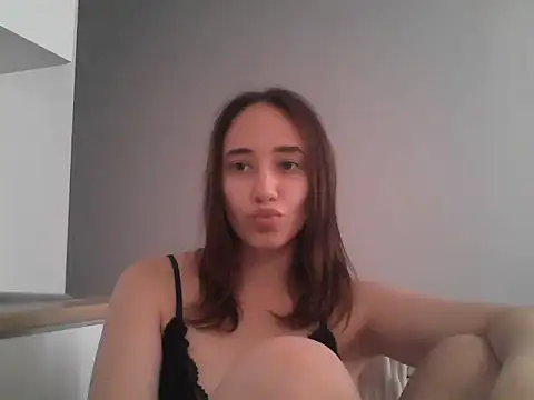 Snapshot of DarkMirel chatting on June 23, 2026, 12:47 pm DarkMirel online show from June 23, 2026, 12:47 pm