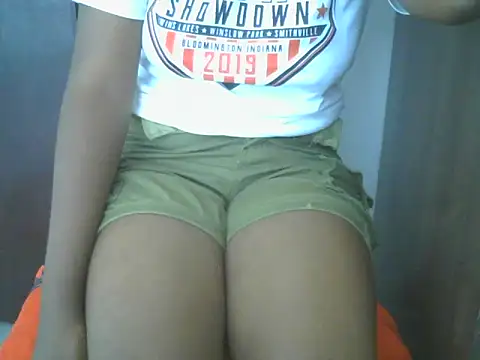 Snapshot of pinky2026chichie chatting on May 17, 2026, 2:28 pm pinky2026chichie online show from May 17, 2026, 2:28 pm