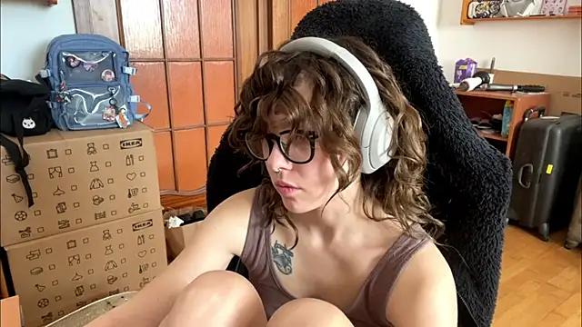 PillowPeachX online show from May 3, 2026, 8:52 am