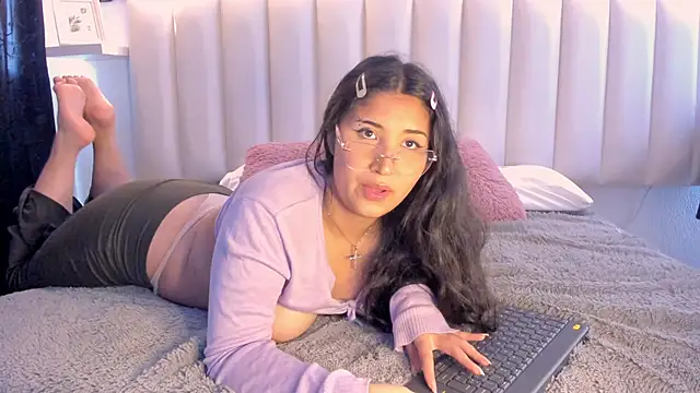Snapshot of liarossi chatting on April 17, 2026, 6:22 pm liarossi online show from April 17, 2026, 6:22 pm