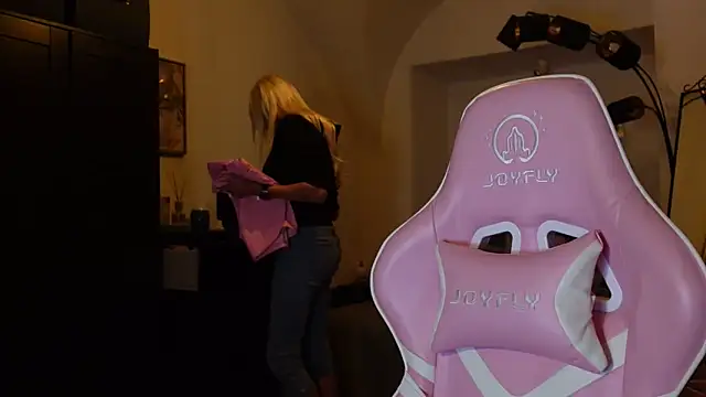 Snapshot of barbiplaymate chatting on December 30, 2024, 8:58 pm barbiplaymate online show from December 30, 2024, 8:58 pm