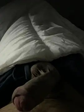 Snapshot of Straight8Incher chatting on April 25, 2026, 12:35 am Straight8Incher online show from April 25, 2026, 12:35 am