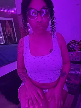 phatpussycat6967 online show from April 14, 2026, 9:20 pm