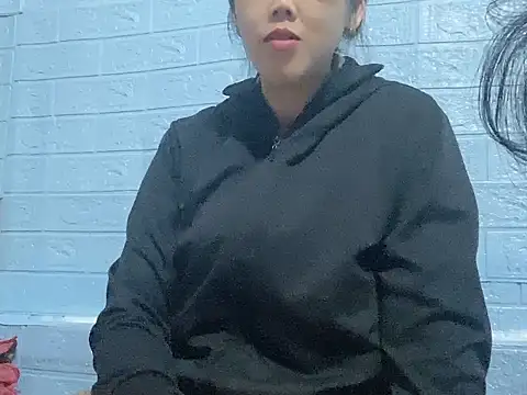 Best-nude online show from April 23, 2026, 4:41 am