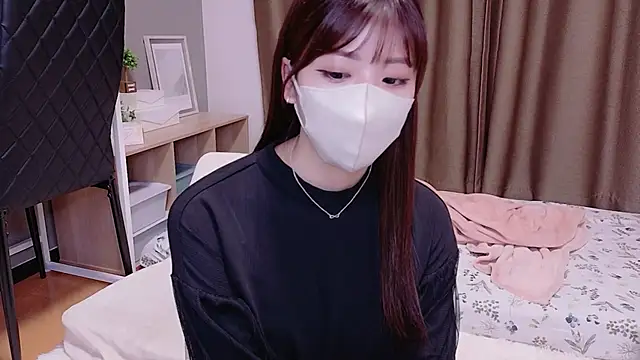 h a n a  online show from April 22, 2026, 10:33 am