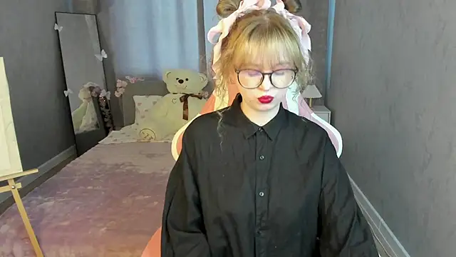 Snapshot of Helen_Carson chatting on April 21, 2026, 1:18 am Helen Carson online show from April 21, 2026, 1:18 am