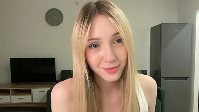 Kattie Petite online show from May 26, 2026, 4:49 pm
