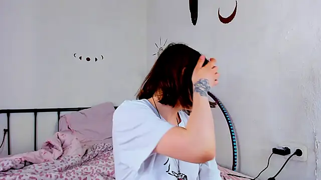 LiyaFly online show from June 10, 2026, 2:18 pm