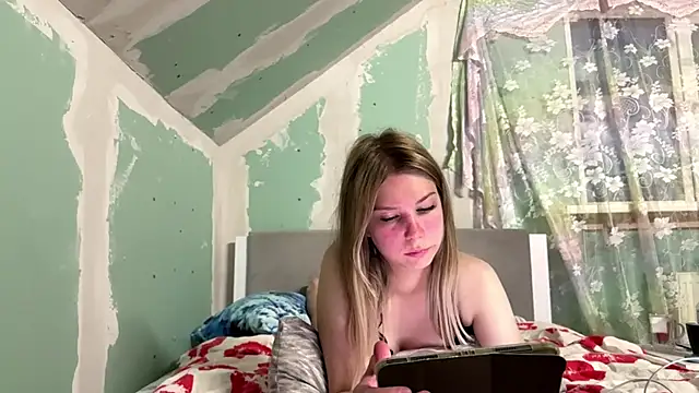 Skinny girl  online show from June 9, 2026, 6:31 pm