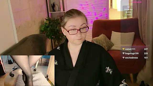 Snapshot of Alexandra_Kind chatting on July 1, 2026, 2:01 am Alexandra Kind online show from July 1, 2026, 2:01 am
