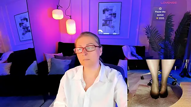 Snapshot of Alexandra_Kind chatting on June 20, 2026, 9:20 pm Alexandra Kind online show from June 20, 2026, 9:20 pm