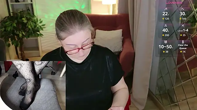 Alexandra Kind online show from May 26, 2026, 1:42 pm