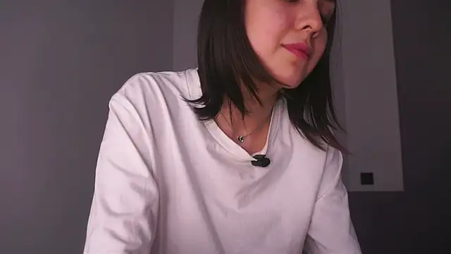 ElviraGounder online show from April 23, 2026, 12:29 pm