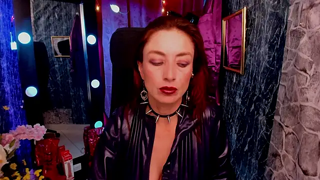 Queenscarlettsecret online show from April 25, 2026, 7:55 pm