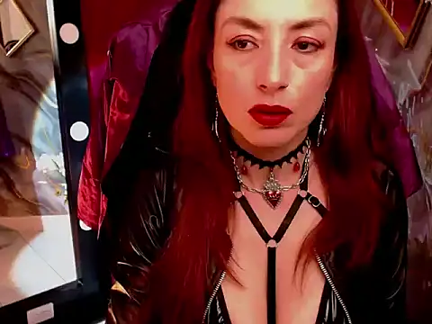 Queenscarlettsecret online show from May 27, 2026, 1:51 pm