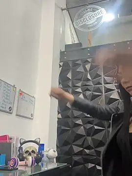 Isabellaa  moon online show from April 15, 2026, 4:22 pm