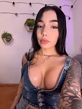 Snapshot of milasantana_ chatting on June 16, 2026, 10:32 pm milasantana online show from June 16, 2026, 10:32 pm