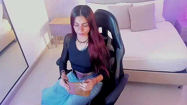 Snapshot of marylin_gold chatting on May 27, 2026, 11:23 pm marylin gold online show from May 27, 2026, 11:23 pm